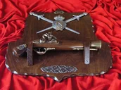 Repliki - broń - WŁOCHY PISTOLET NAPOLEOŃSKI NA DREWNIE Z HERBEM I DWOMA MIECZAMI - miniaturka - grafika 1