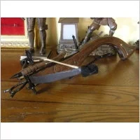 WŁOCHY MAŁA REPLIKA KUSZY PISTOLETOWEJ Z 1423 R - Repliki - broń - miniaturka - grafika 2