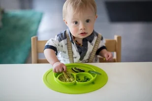 EZPZ EZPZ Talerzyk 2w1 Mini Mat DGMMG001 - Miseczki i talerzyki dla dzieci - miniaturka - grafika 2