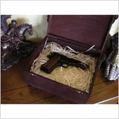 Repliki - akcesoria - Płatnerze hiszpańscy SKRZYNKA DREWNIANA NA MNIEJSZE MODELE REPLIK - miniaturka - grafika 1