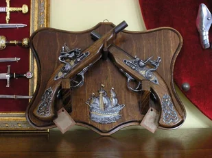 WŁOCHY ORYGINALNY ZESTAW PISTOLETÓW SKAŁKOWYCH NA ZAWIESZCE - Repliki - broń WŁOCHY ORYGINALNY ZESTAW PISTOLETÓW SKAŁKOWYCH NA ZAWIESZCE - Repliki - broń - miniaturka - grafika 1