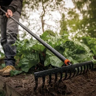 FISKARS Grabie Solid do gleby z zawieszką - Grabie i motyki - miniaturka - grafika 2