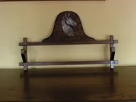 Repliki - akcesoria - WŁOCHY DREWNIANA ZAWIESZKA DO STRZELB Z GŁOWĄ KONIA - miniaturka - grafika 1