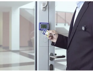 Durable Etui do kart z mechanizmem ściągającym 10 sztuk 8011-19 - Artykuły biurowe - miniaturka - grafika 4