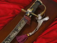 Repliki - broń - Płatnerze hiszpańscy POLSKA SZABLA HUSARSKA Z PALUCHEM BEZ POCHWY NA TABLO - miniaturka - grafika 1
