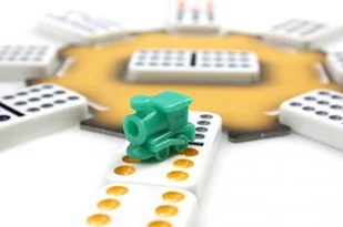 Tactic Mexican Train w Metalowym Pudełku - Gry planszowe - miniaturka - grafika 3