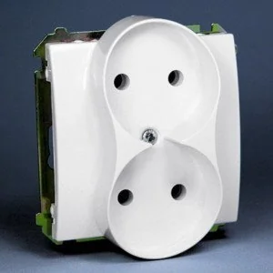 Kontakt Simon Gniazdo ścienne Basic Podwójne b/u (moduł) BMG2M.01/11 biały - Gniazdka elektryczne - miniaturka - grafika 3