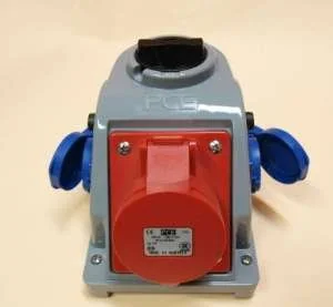 PCE Gniazdo stałe z wyłącznikiem 0-1 32A 5P 400V + 2x2P+Z 230V IP44 COMBO-POL 96062542W 96062542W - Gniazdka elektryczne - miniaturka - grafika 2