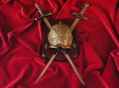 Repliki - broń - Hiszpania HISTORYCZNA PANOPLIA, NAPIERSNIK DWA MIECZE - miniaturka - grafika 1