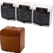 Gniazdka elektryczne - Karlik Gniazdo Potrójne 3x2P+Z klapka dymna 4GHE-3d brązowy - miniaturka - grafika 1