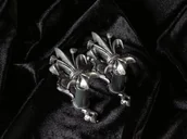 Repliki - akcesoria - Denix ZESTAW SREBRNYCH WIESZACZKÓW DO PREZENTACJI REPLIK - miniaturka - grafika 1