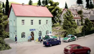 Piko SK MODEL  Komisariat Policji PI-61836 - Kolejki i akcesoria - miniaturka - grafika 2