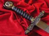 Repliki - broń - Płatnerze hiszpańscy PEŁEN SYMBOLI MIECZ MASOŃSKI Z OZDOBNĄ RĘKOJEŚCIĄ - miniaturka - grafika 1