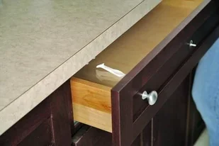 Safety 1st Zabezpieczenie szuflad - Zabezpieczenia dla dzieci - miniaturka - grafika 3