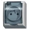 Gniazdka elektryczne - Ospel Gniazdo pojedyncze z uziemieniem, z przesłonami torów prądowych, BIAŁY - wieczko w kolorze dymnym GNH-1HZP/00/d - miniaturka - grafika 1
