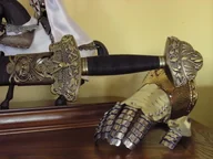 Repliki - broń - Płatnerze hiszpańscy ZDOBIONY MIECZ WIKINGÓW Z POCHWĄ REPLIKI BRONI - miniaturka - grafika 1