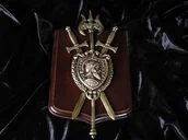 Repliki - broń - Hiszpania INTERESUJĄCA HERBOWA PONOPLIA + DWA MIECZE - miniaturka - grafika 1