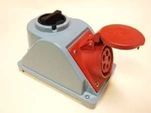 PCE Gniazdo siłowe z wyłącznikiem seria COMBO-POL 32A 400V 3P+Z+N wył. 0-1 96062540W - Osprzęt siłowy - miniaturka - grafika 2