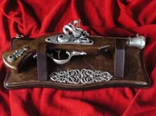 Repliki - broń - WŁOCHY HISTORYCZNY GARŁACZ NA DREWNIANYM TABLO - miniaturka - grafika 1