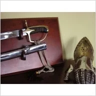 Repliki - broń - Płatnerze hiszpańscy GŁADKA SZABLA WOJSKA POLSKIEGO WZ 1976 Z POCHWĄ + TABLO - miniaturka - grafika 1