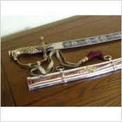 Repliki - broń - Płatnerze hiszpańscy POLSKA SZABLA OFICERSKA gen. SIKORSKIEGO WZ 1920 Z POCHWĄ - miniaturka - grafika 1