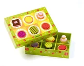 Zabawki interaktywne dla dzieci - Djeco Drewniane ciasteczka w zielonym pudełku DJ06543 - miniaturka - grafika 1