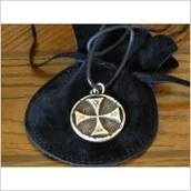 Repliki - akcesoria - Płatnerze hiszpańscy WSPANIAŁY WISIOR Z SYMBOLEM TEMPLARIUSZY - miniaturka - grafika 1