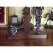 Repliki - akcesoria - WŁOCHY PODPÓRKI DO KSIĄŻEK Z RYCERZEM I ARMATKĄ - miniaturka - grafika 1