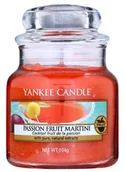 Świece - Yankee Candle Passion Fruit Martini 105 g Classic mała świeczka zapachowa - miniaturka - grafika 1