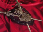 Repliki - broń - Hiszpania HISTORYCZNA RODOWA PANOPLIA RYCERSKA - miniaturka - grafika 1