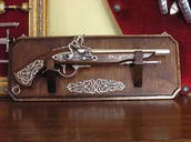 Repliki - broń - WŁOCHY ZDOBIONY PISTOLET SKAŁKOWY NA ZAWIESZCE - miniaturka - grafika 1