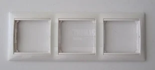 Legrand Valena Ramka Potrójna POZIOMA 774453 - Klawisze i ramki - miniaturka - grafika 2