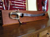 Repliki - broń - Płatnerze hiszpańscy SZABLA HUSARSKA WZ 1750 BEZ POCHWY NA TABLO VIVAT HUSSARIA - miniaturka - grafika 1