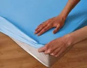 Prześcieradła - Darymex Prześcieradło ochronne z gumką SG niebieskie 60x120 cm 5907761004627 - miniaturka - grafika 1