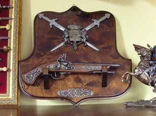 WŁOCHY PIĘKNY PISTOLET NA ZAWIESZCE Z HERBEM I SZTYLETAMI - Repliki - broń WŁOCHY PIĘKNY PISTOLET NA ZAWIESZCE Z HERBEM I SZTYLETAMI - Repliki - broń - miniaturka - grafika 1