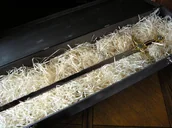 Repliki - akcesoria - POLSKA DREWNIANA SKRZYNIA NA MIECZE, RAPIERY, STRZELBY - miniaturka - grafika 1