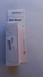 Fiskars Ostrzalka do noży Roll-Sharp 1014214 biała HNFISNOK1014214 - Ostrzałki do noży - miniaturka - grafika 10