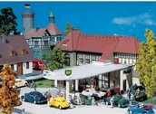 Kolejki i akcesoria - Faller Stacja benzynowa BP 130347 192 x 141 x 64 mm skala H0 - miniaturka - grafika 1