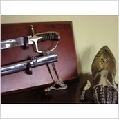 Repliki - broń - Płatnerze hiszpańscy GŁADKA SZABLA WOJSKA POLSKIEGO WZ 1976 Z POCHWĄ + TABLO - miniaturka - grafika 1