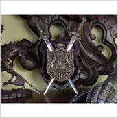 Repliki - broń - Hiszpania WSPANIAŁA RODOWA PANOPLIA RYCERSKA - miniaturka - grafika 1