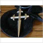 Repliki - akcesoria - Płatnerze hiszpańscy ZŁOTY WISIOR Z KRZYŻEM TEMPLARIUSZY - miniaturka - grafika 1