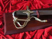 Repliki - broń - Płatnerze hiszpańscy SZABLA HUSARSKA GŁADKA NA TABLO - miniaturka - grafika 1