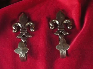 Hiszpania ZESTAW WIESZAKÓW LILIE ZŁOTE - Repliki - broń Hiszpania ZESTAW WIESZAKÓW LILIE ZŁOTE - Repliki - broń - miniaturka - grafika 1