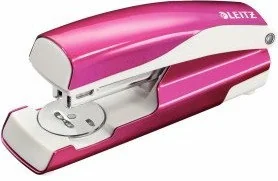 Esselte ZSZYWACZ metalowy LEITZ WOW 30k metaliczny różowy ES717 - Zszywacze biurowe Esselte ZSZYWACZ metalowy LEITZ WOW 30k metaliczny różowy ES717 - Zszywacze biurowe - miniaturka - grafika 1