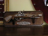 Repliki - broń - WŁOCHY PIĘKNIE ZDOBIONY PISTOLET SKAŁKOWY NA ZAWIESZCE - miniaturka - grafika 1