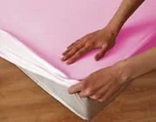 Prześcieradła - Darymex Prześcieradło ochronne z gumką SG różowe 60x120 cm 5907761005624 - miniaturka - grafika 1