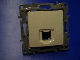 Legrand Niloe - Gniazdo 1XRJ45 kat.6 UTP krem 664873 - Akcesoria do alarmów - miniaturka - grafika 3